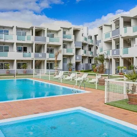 Surfer's View Pool Ac Wifi Deskterrace And Parking Corralejo