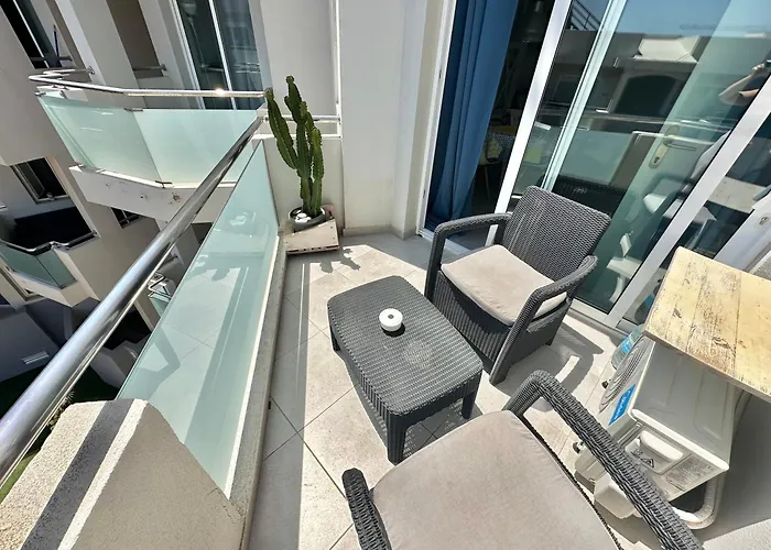 Surfer's View Pool Ac Wifi Deskterrace And Parking *